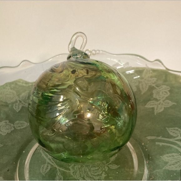 Hand Crafted Blown decorative glass ornament ball green with gold decor - Picture 2 of 10
